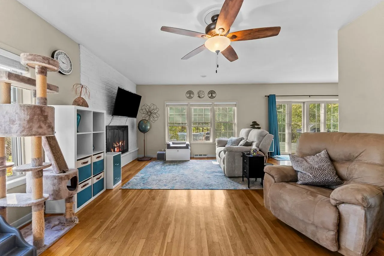 2701 Blackhawk Road IL