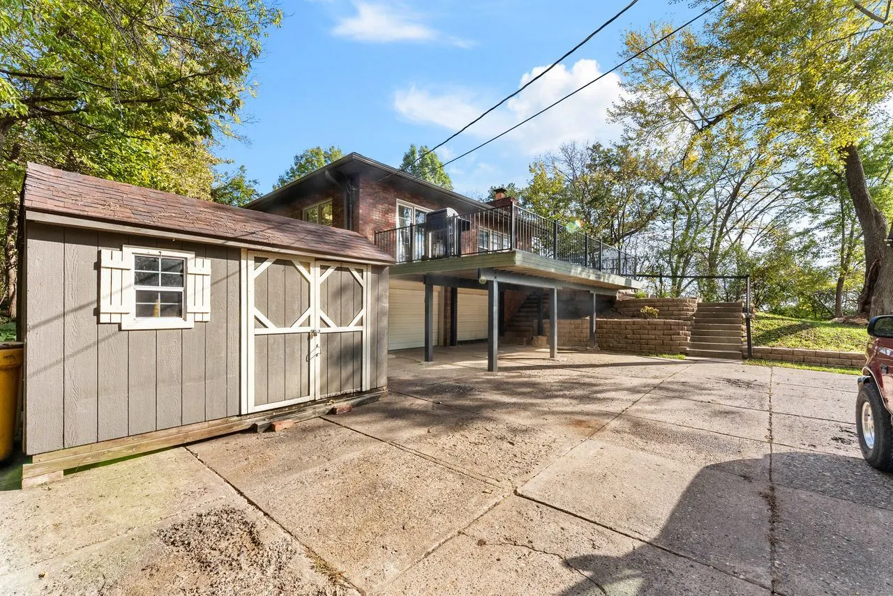 2701 Blackhawk Road IL