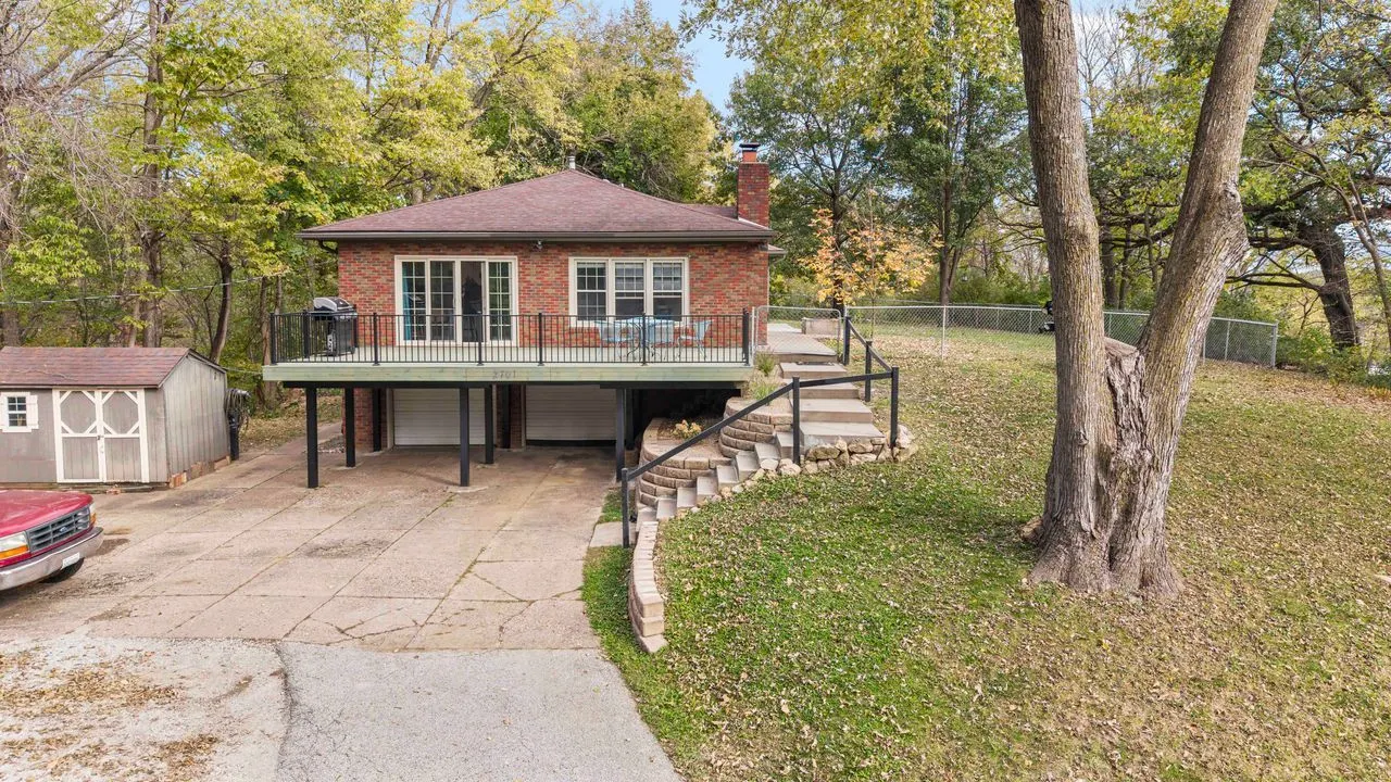 2701 Blackhawk Road IL