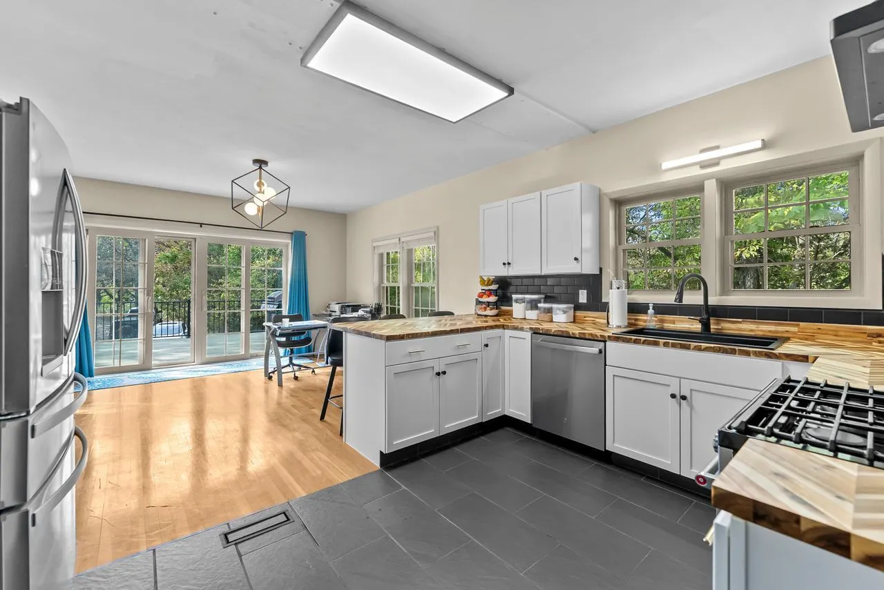 2701 Blackhawk Road IL