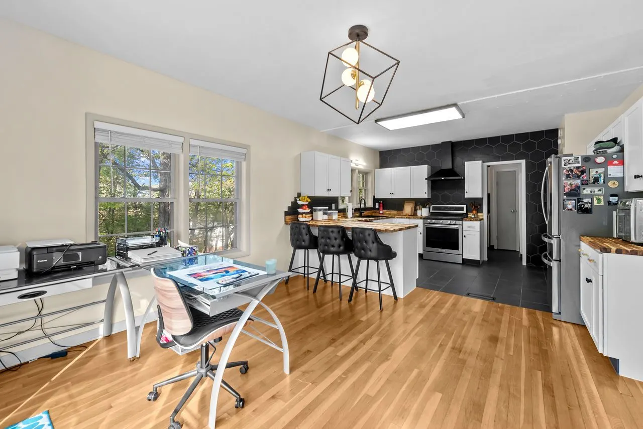 2701 Blackhawk Road IL