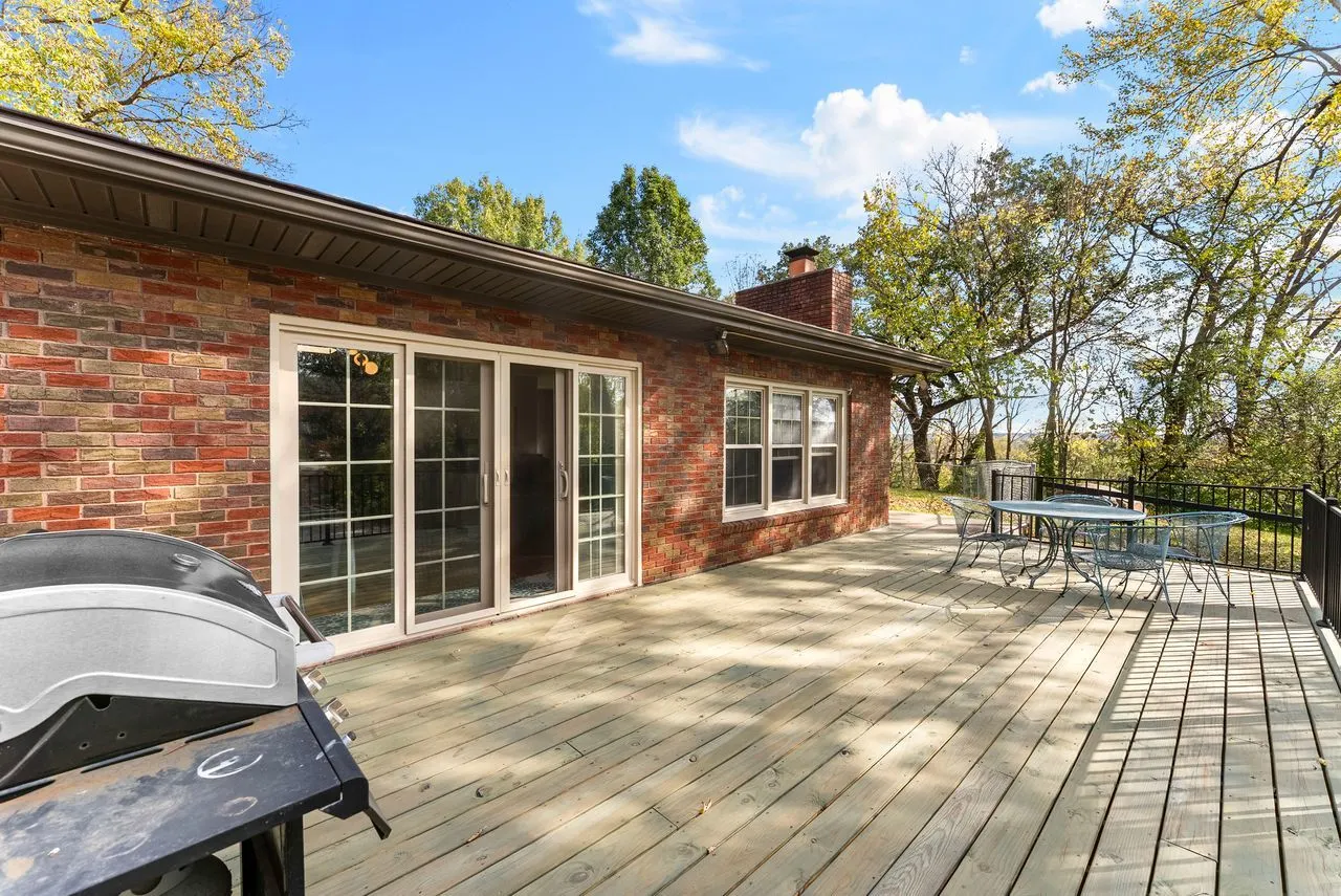 2701 Blackhawk Road IL