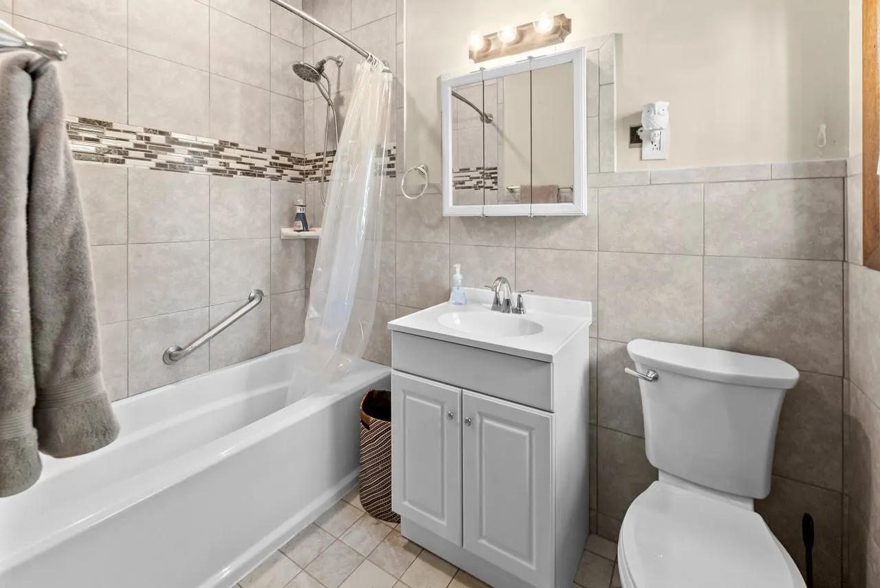 2701 Blackhawk Road IL