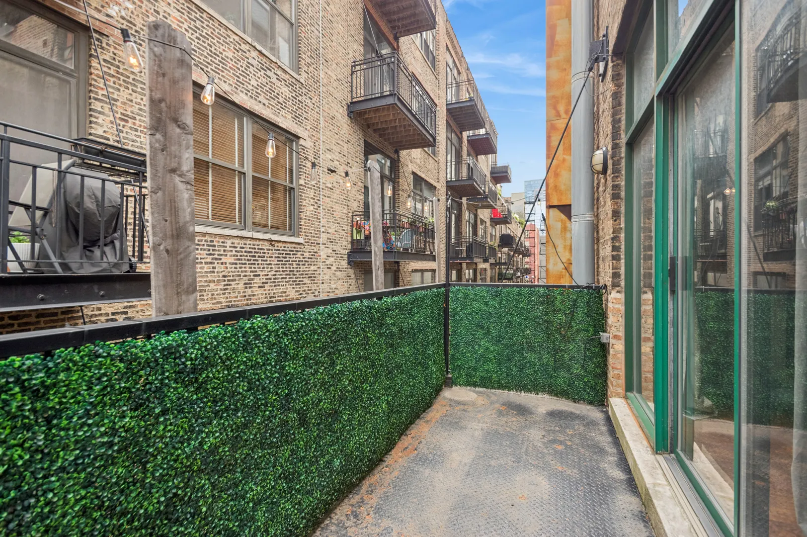 420 W Ontario Street IL #410