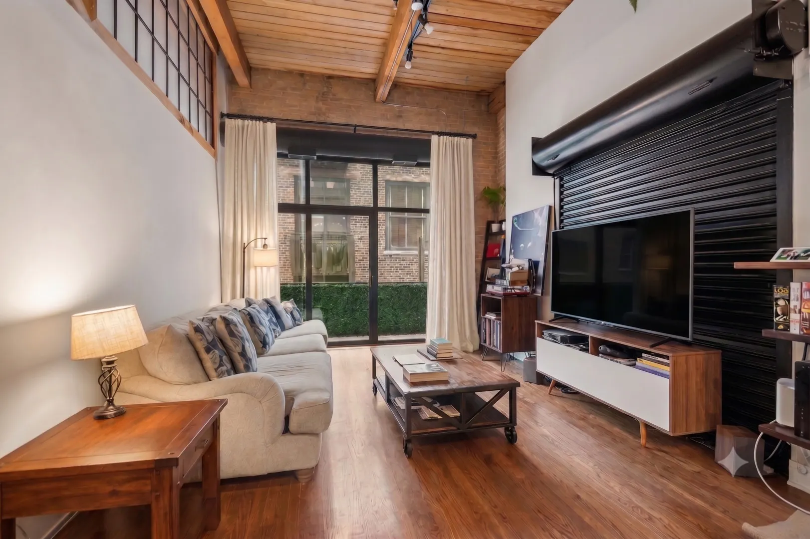 420 W Ontario Street IL #410