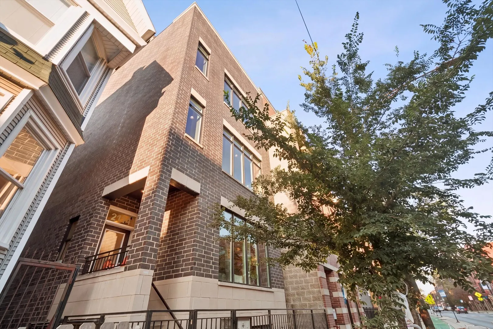 2114 W Belmont Avenue IL #2