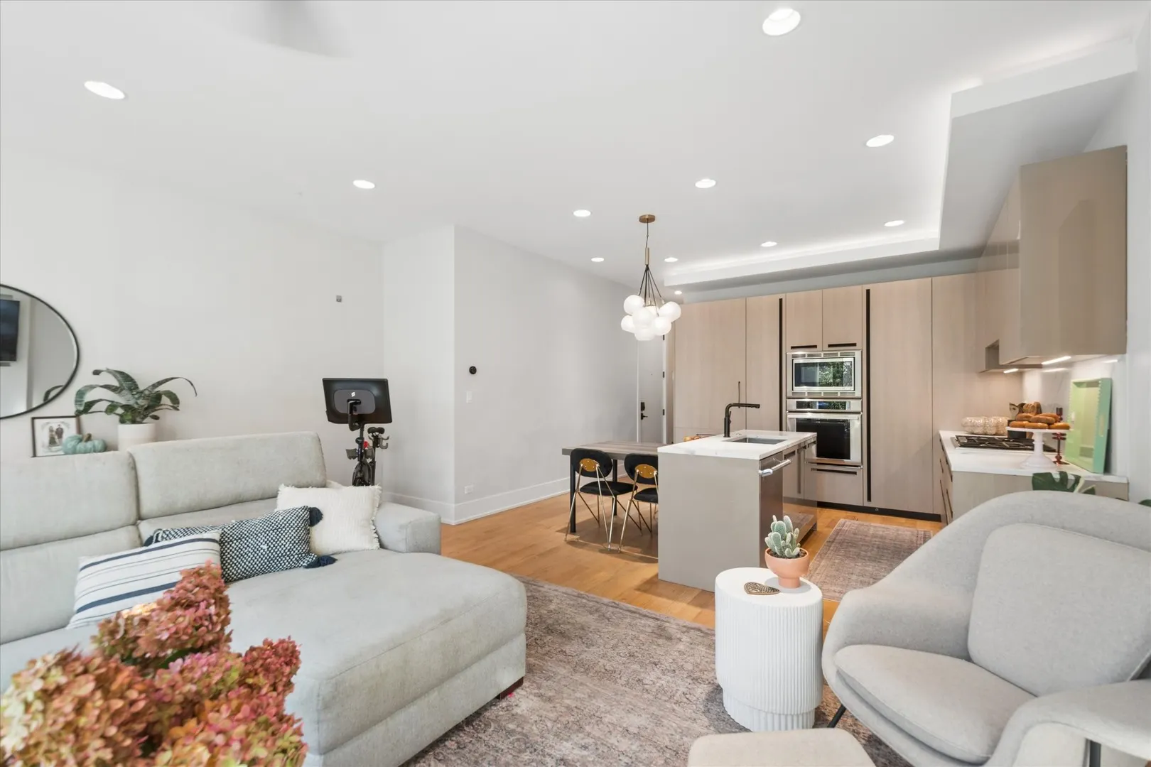 2114 W Belmont Avenue IL #2