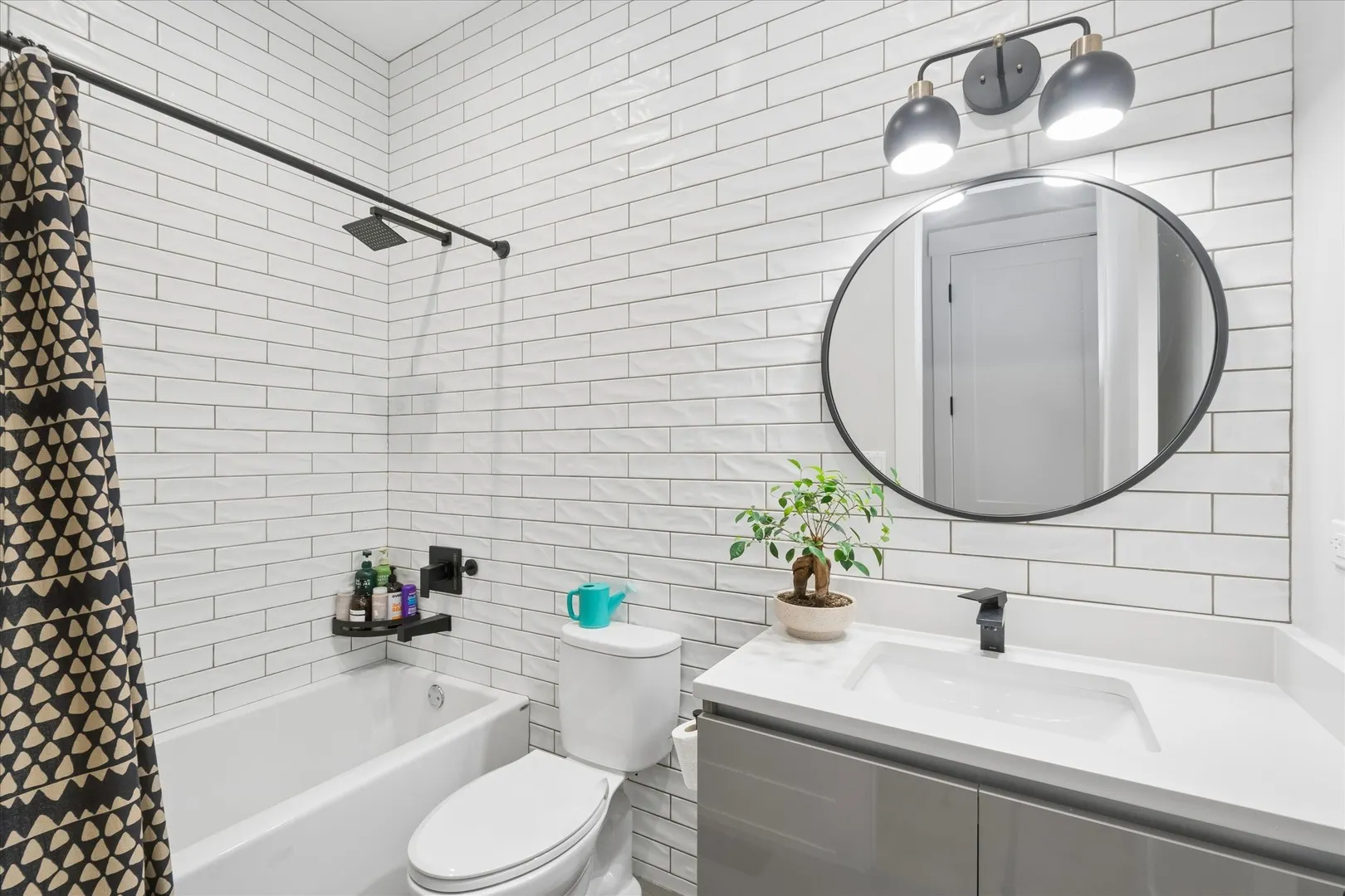 2114 W Belmont Avenue IL #2