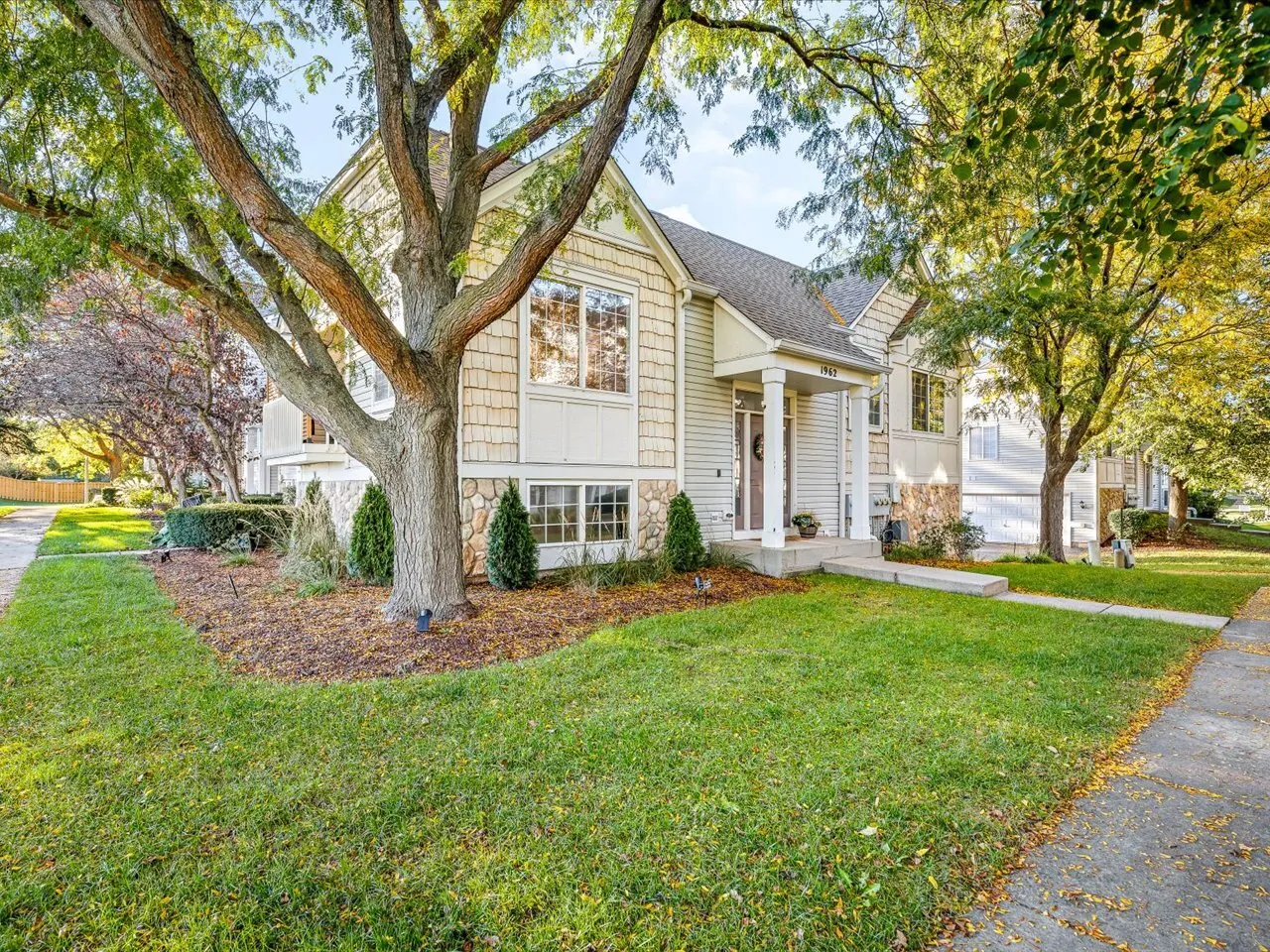 1962 Middlebury Drive IL