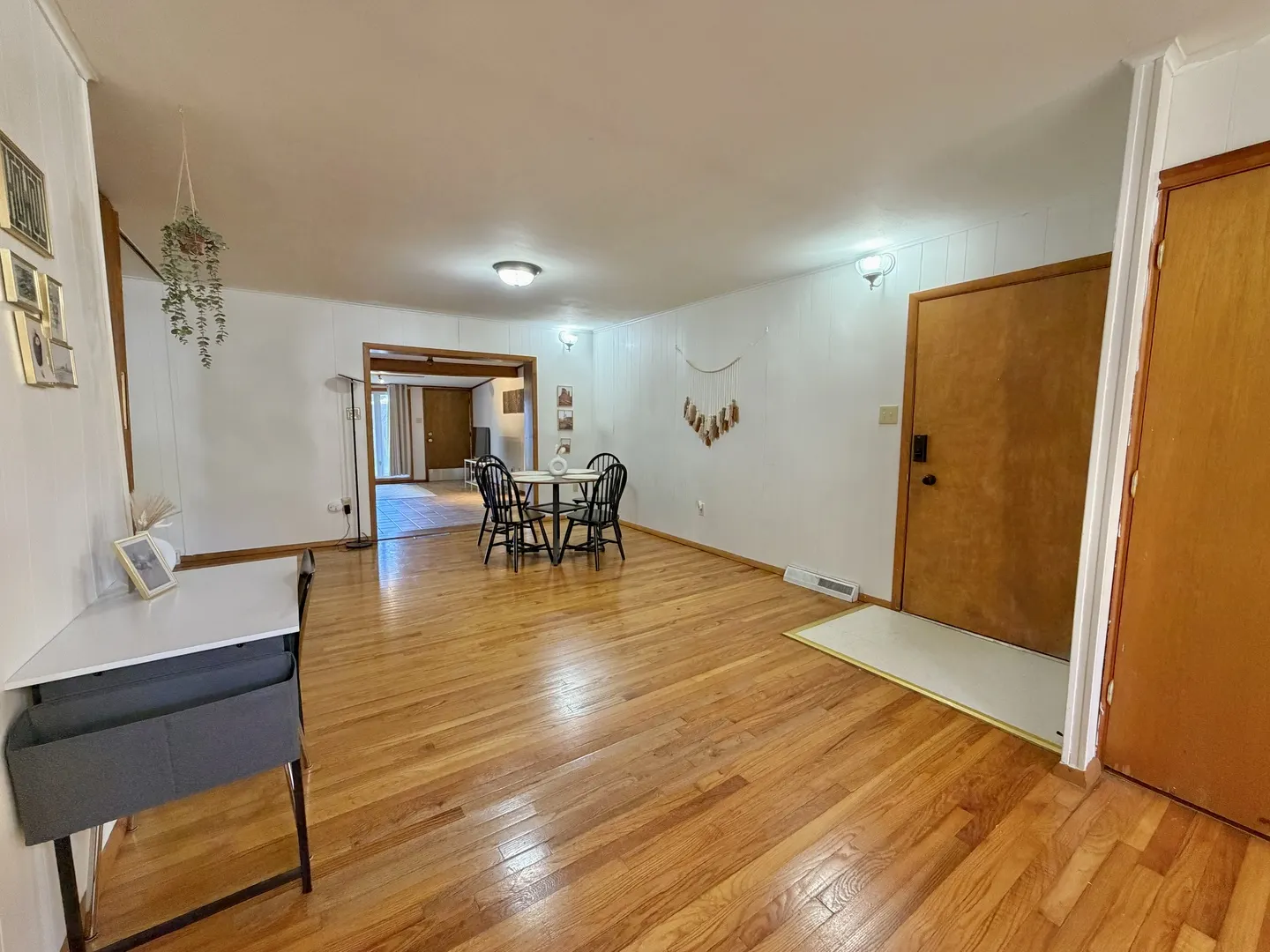 705-707 S Valley Road IL