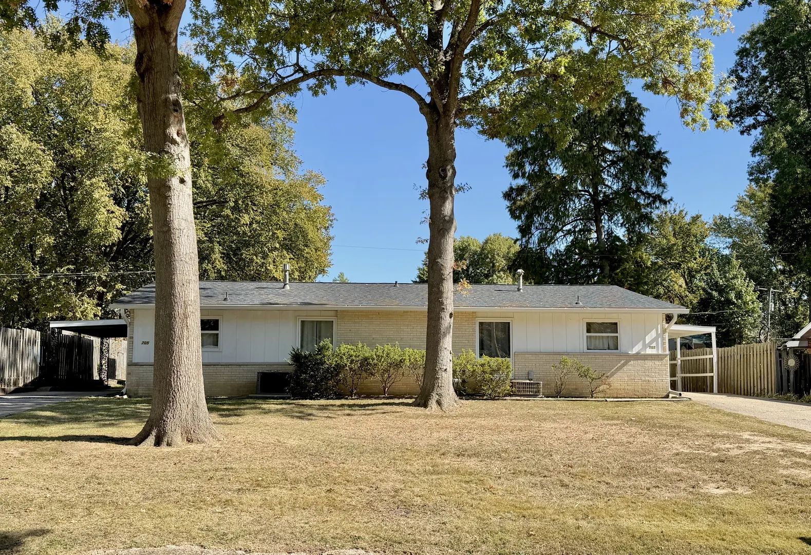 705-707 S Valley Road IL