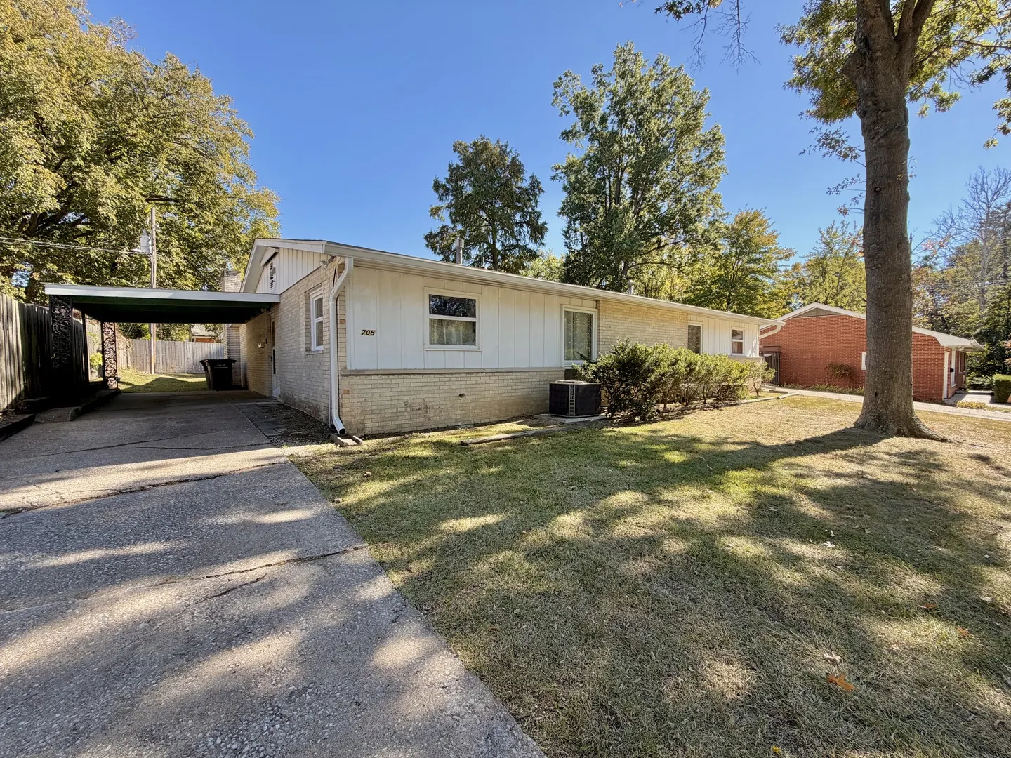 705-707 S Valley Road IL