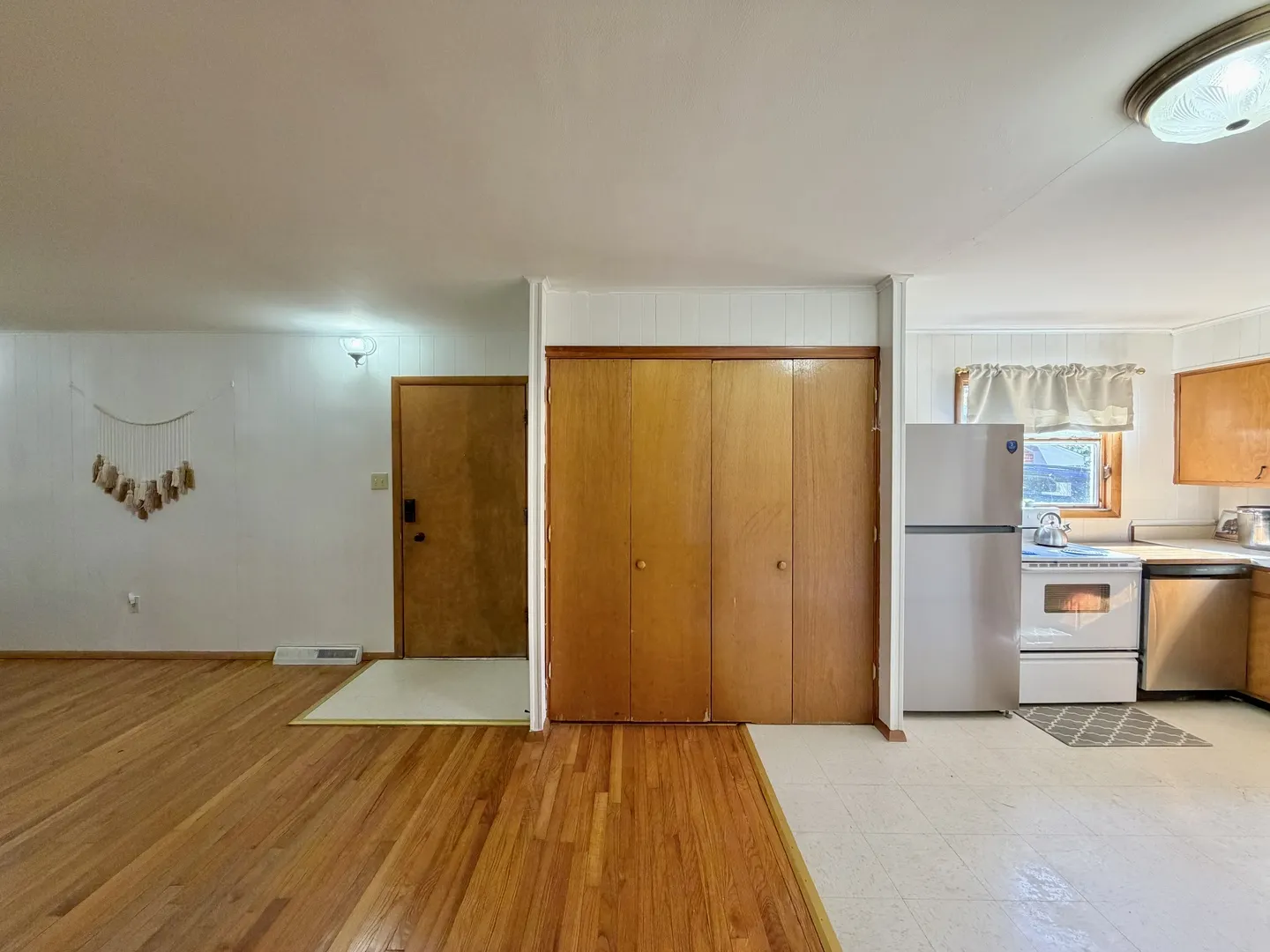 705-707 S Valley Road IL