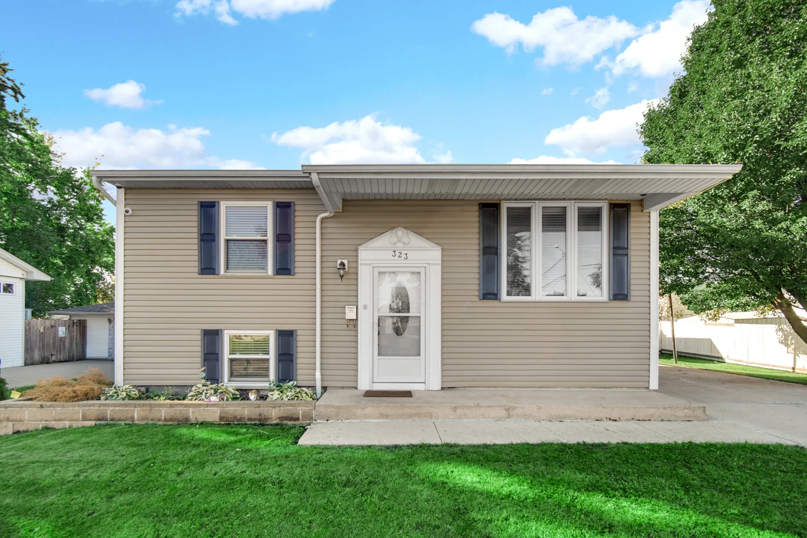 323 Karen Avenue IL