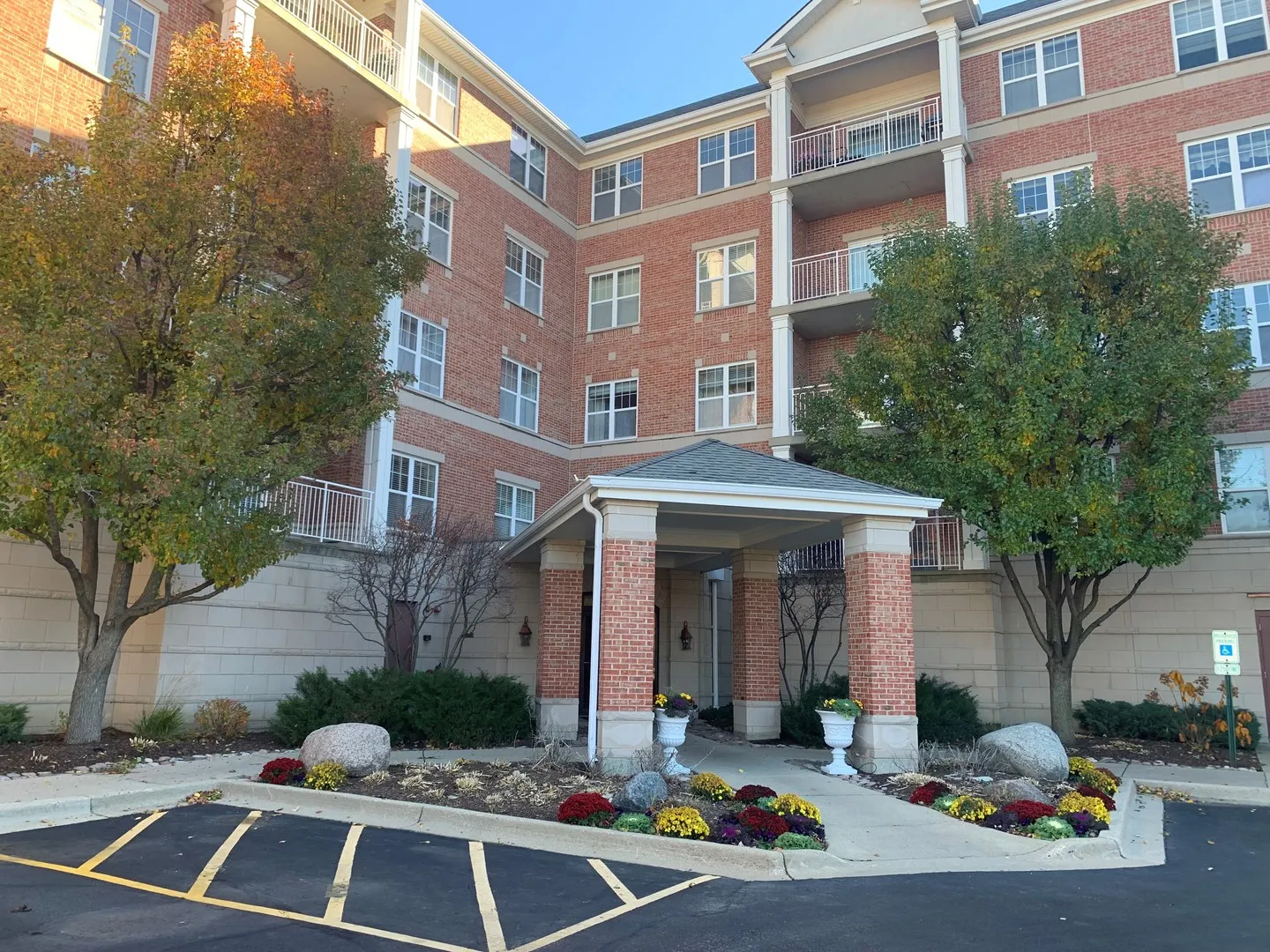 101 Pointe Drive IL #109
