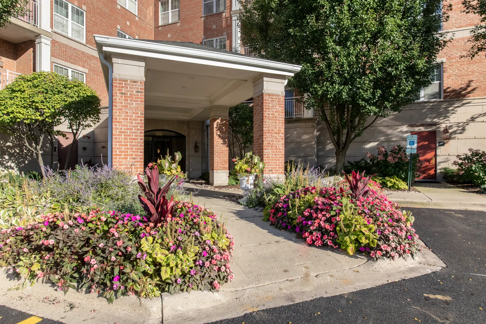101 Pointe Drive IL #109