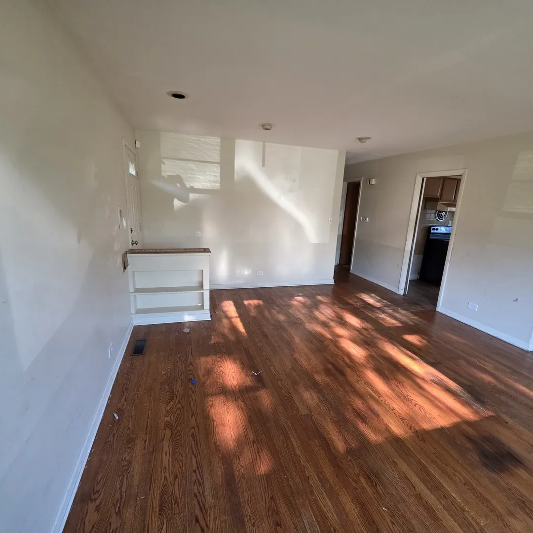 8512 Frontage Road IL