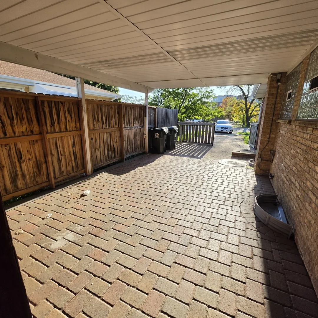8512 Frontage Road IL