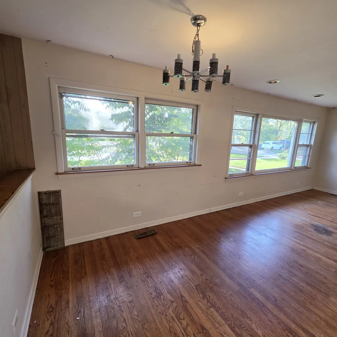 8512 Frontage Road IL