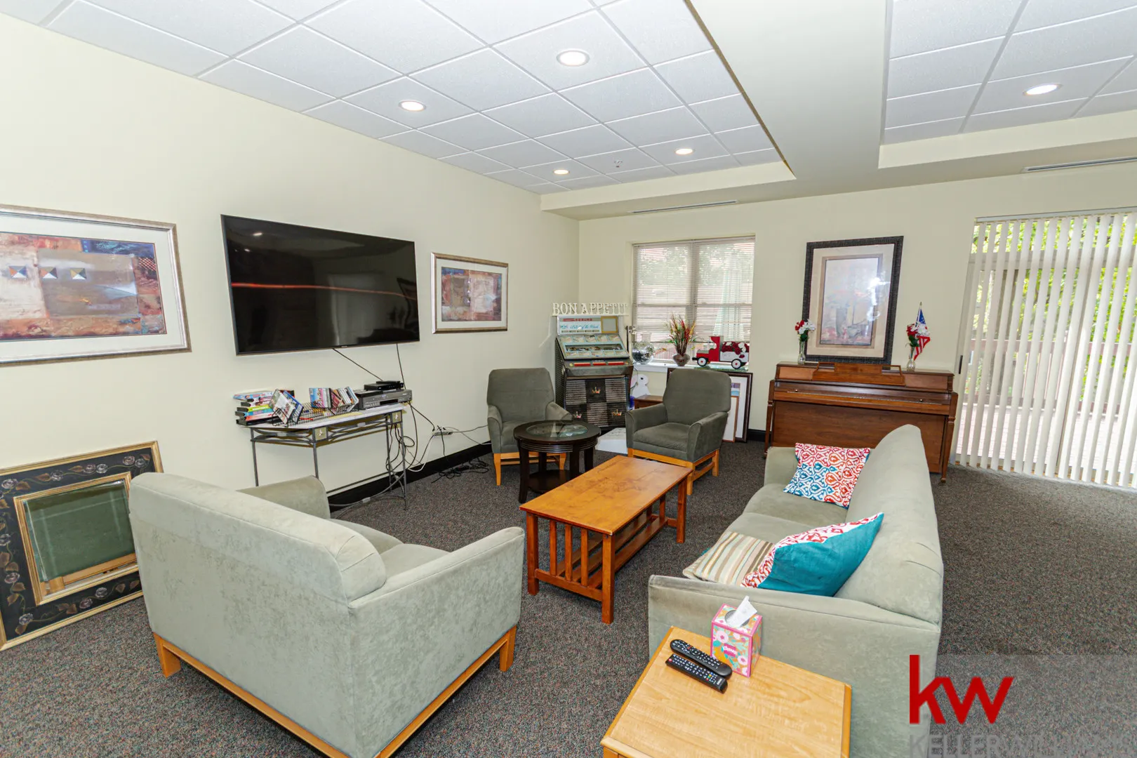 9355 Irving Park Road IL #421