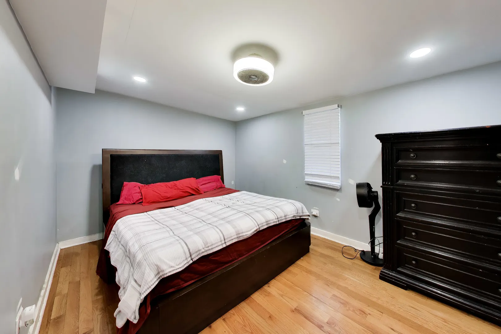 605 E 89th Place IL