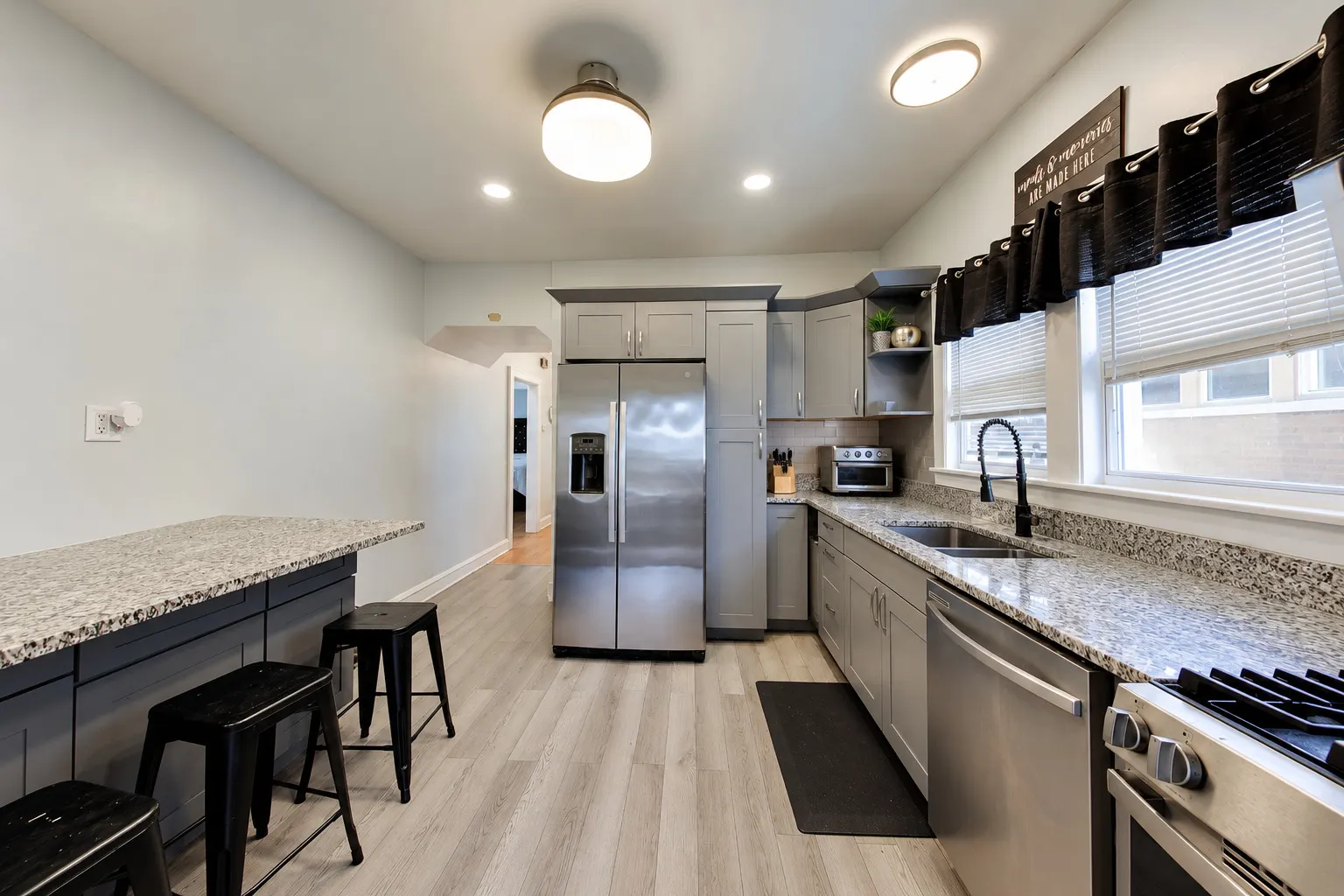 605 E 89th Place IL
