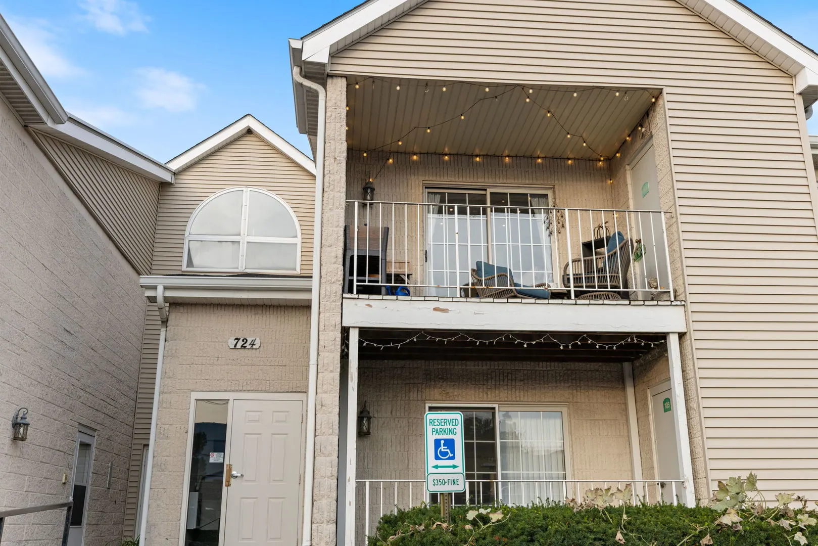 724 N Gary Avenue IL #205