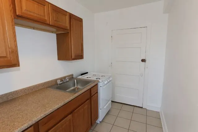 4608 N BEACON Street IL #3C