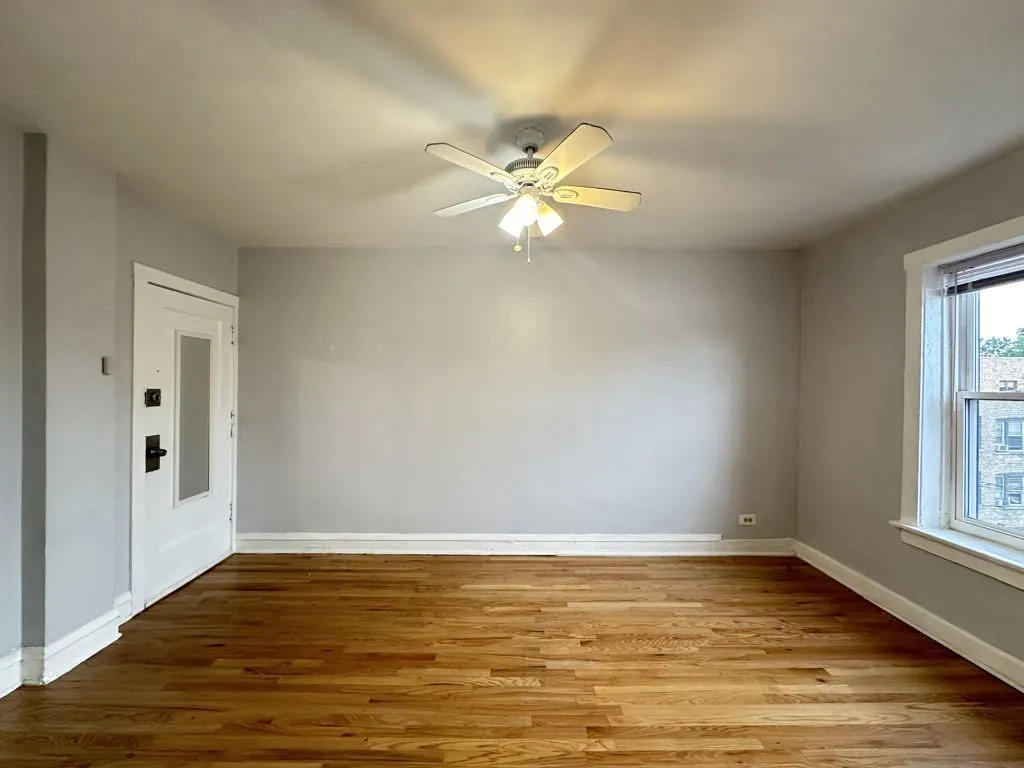4606 N Beacon Street IL #4B