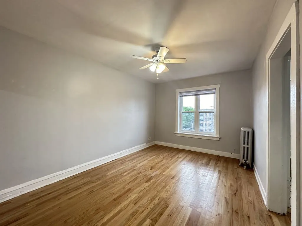 4606 N Beacon Street IL #4B