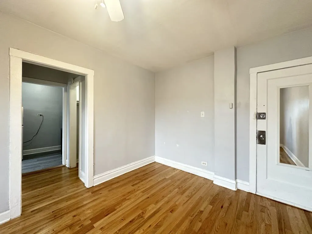 4606 N Beacon Street IL #4B