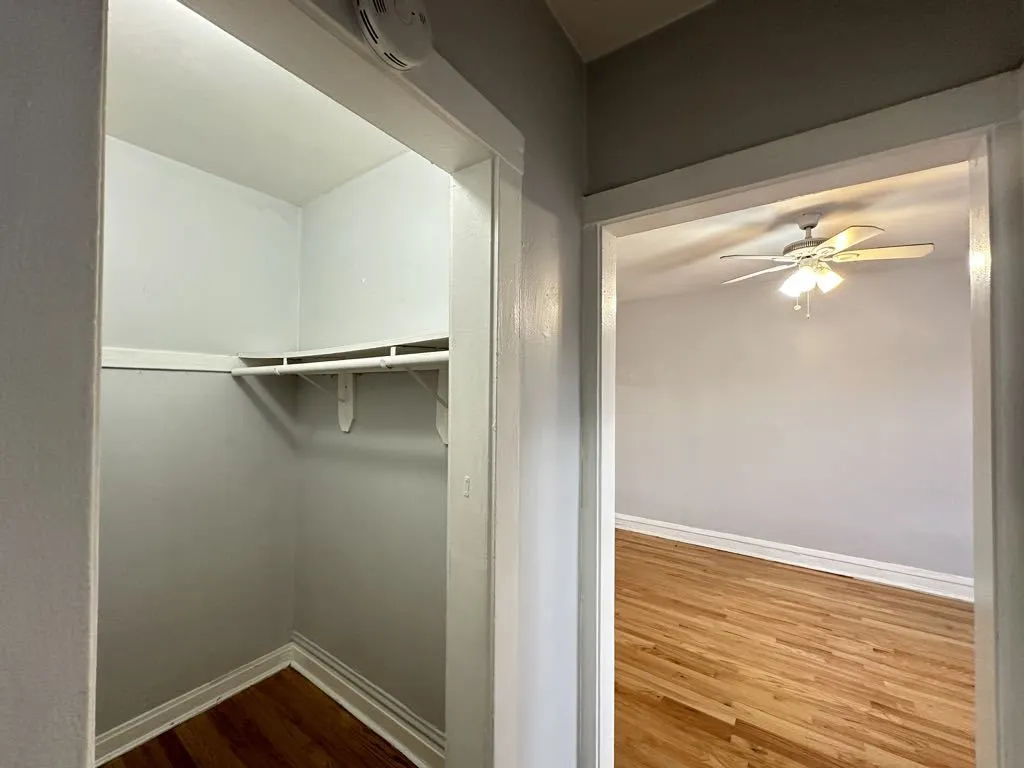 4606 N Beacon Street IL #4B