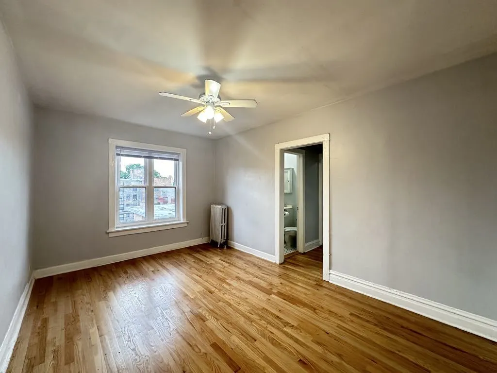 4606 N Beacon Street IL #4B