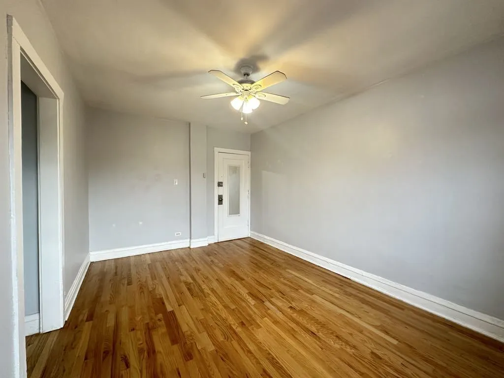 4606 N Beacon Street IL #4B