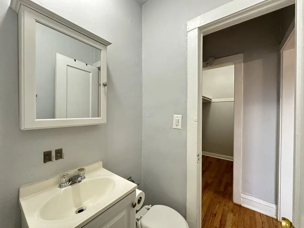 4606 N Beacon Street IL #4B