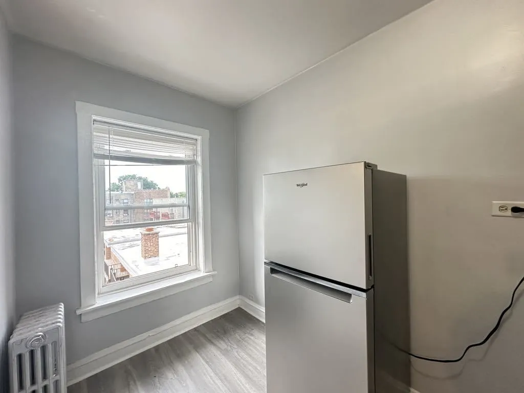 4606 N Beacon Street IL #4B