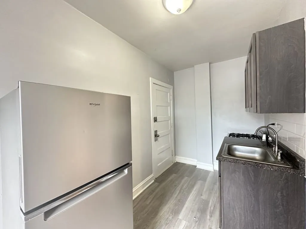 4606 N Beacon Street IL #4B