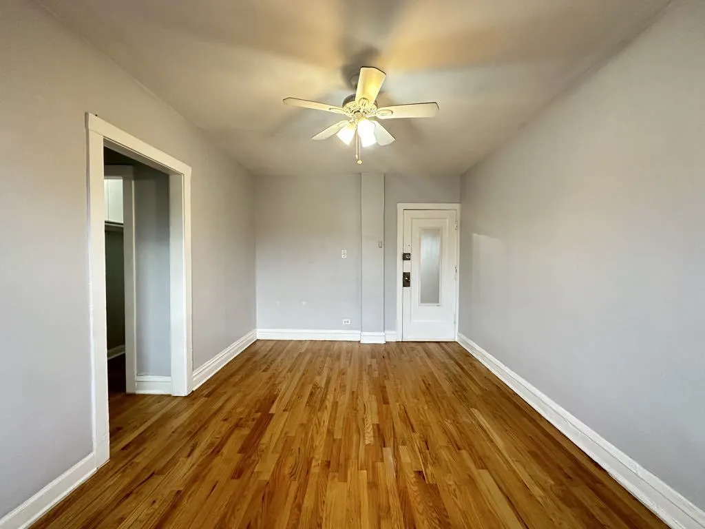 4606 N Beacon Street IL #4B