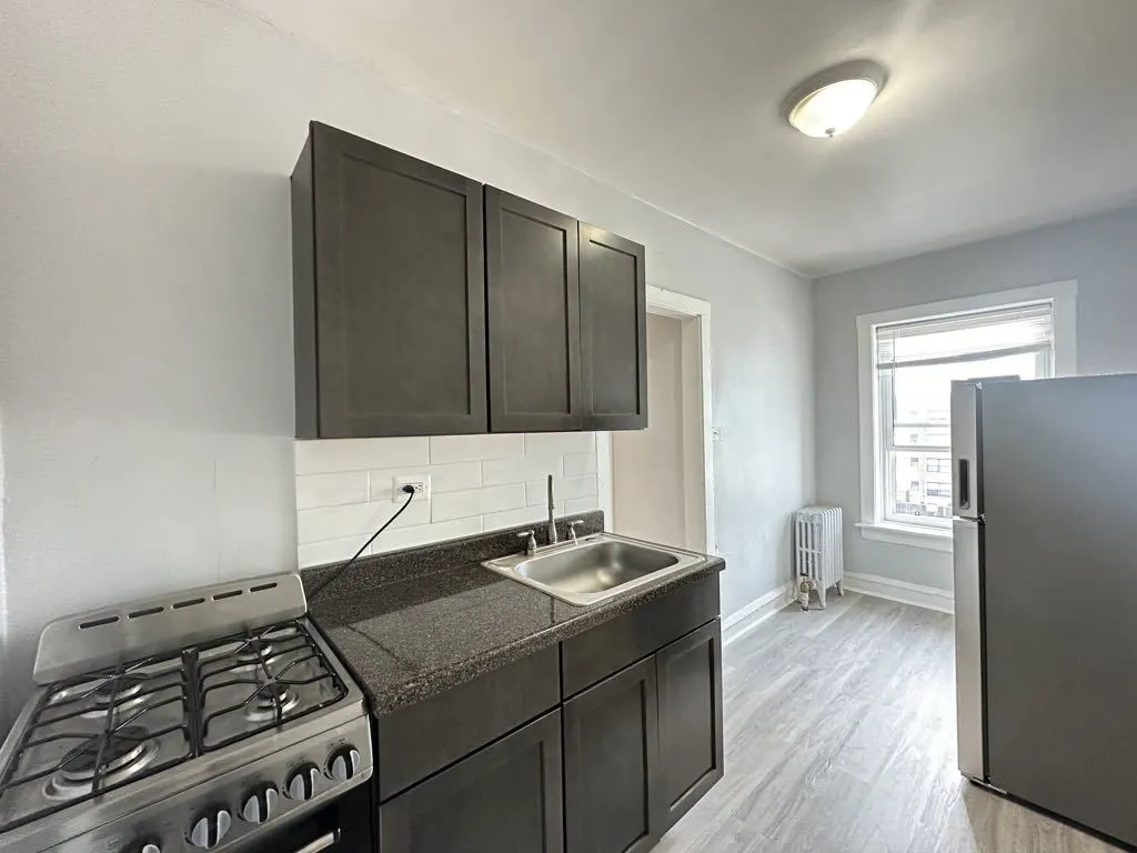 4606 N Beacon Street IL #4B
