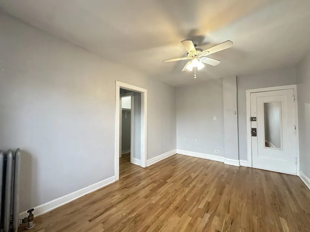 4606 N Beacon Street IL #4B