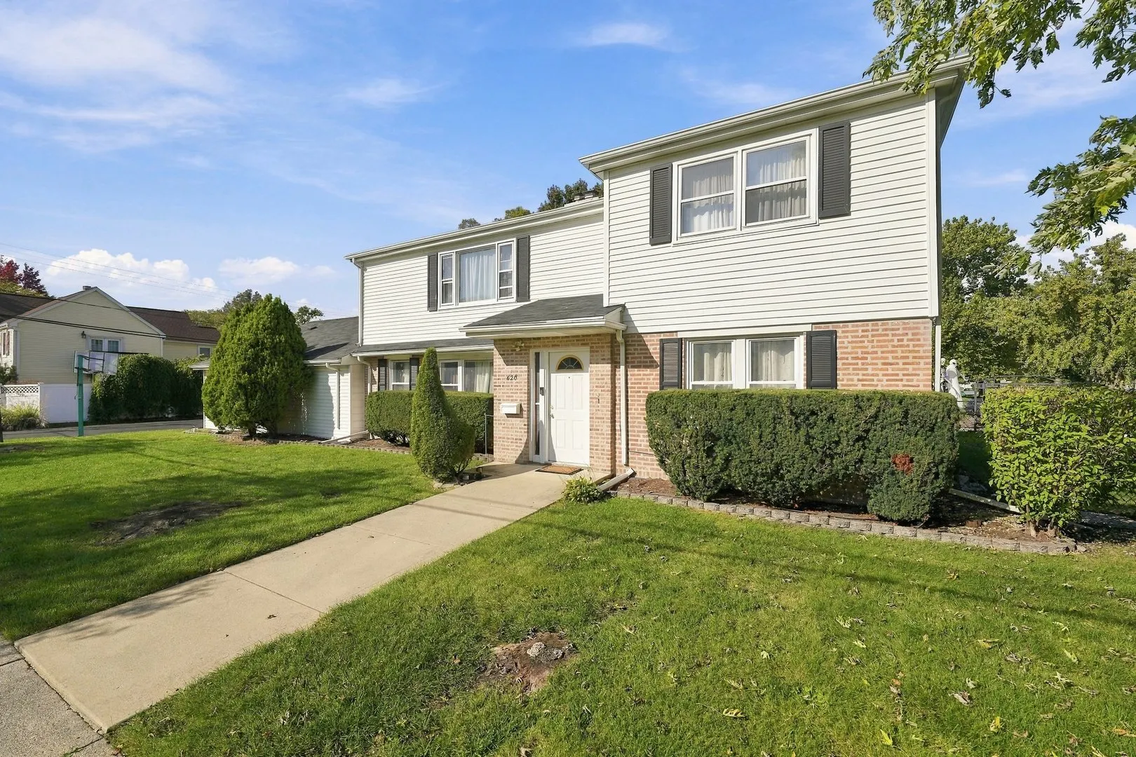 620 E MAPLE Street IL
