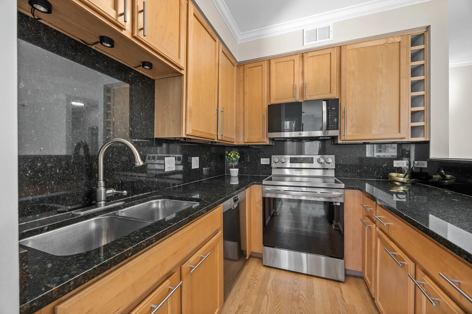 435 W Erie Street IL #701