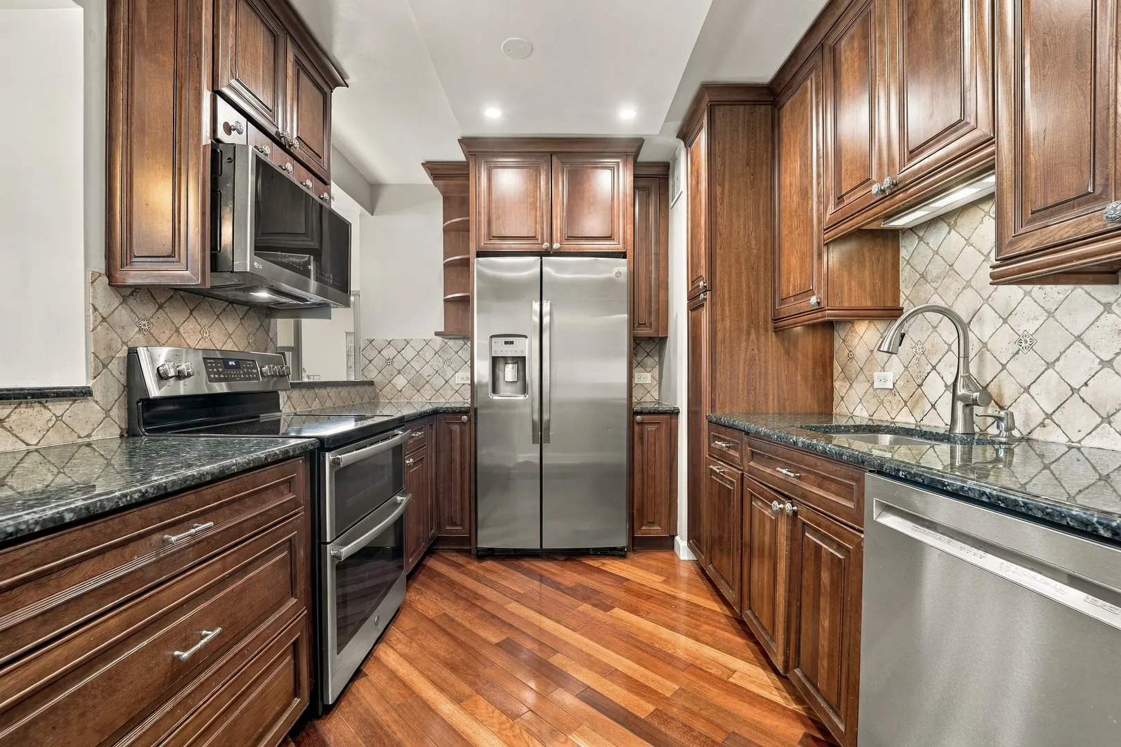 777 N MICHIGAN Avenue IL #2900-02