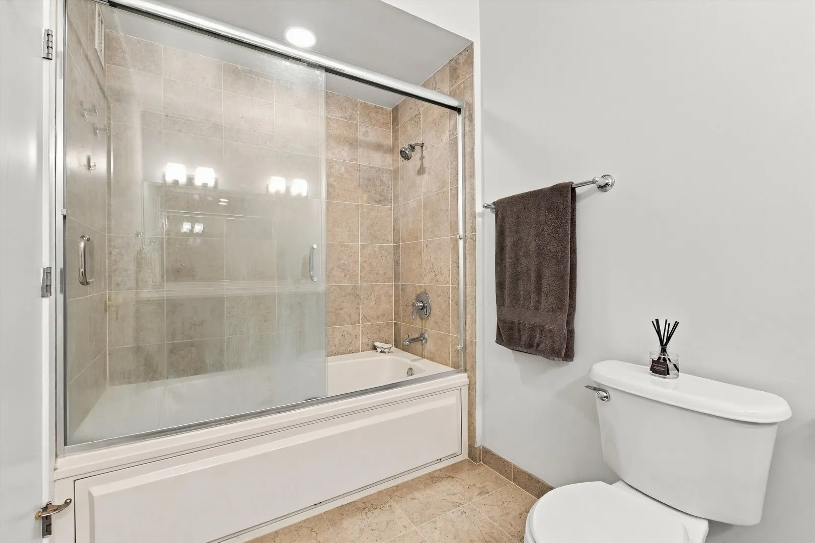 744 N Clark Street IL #301