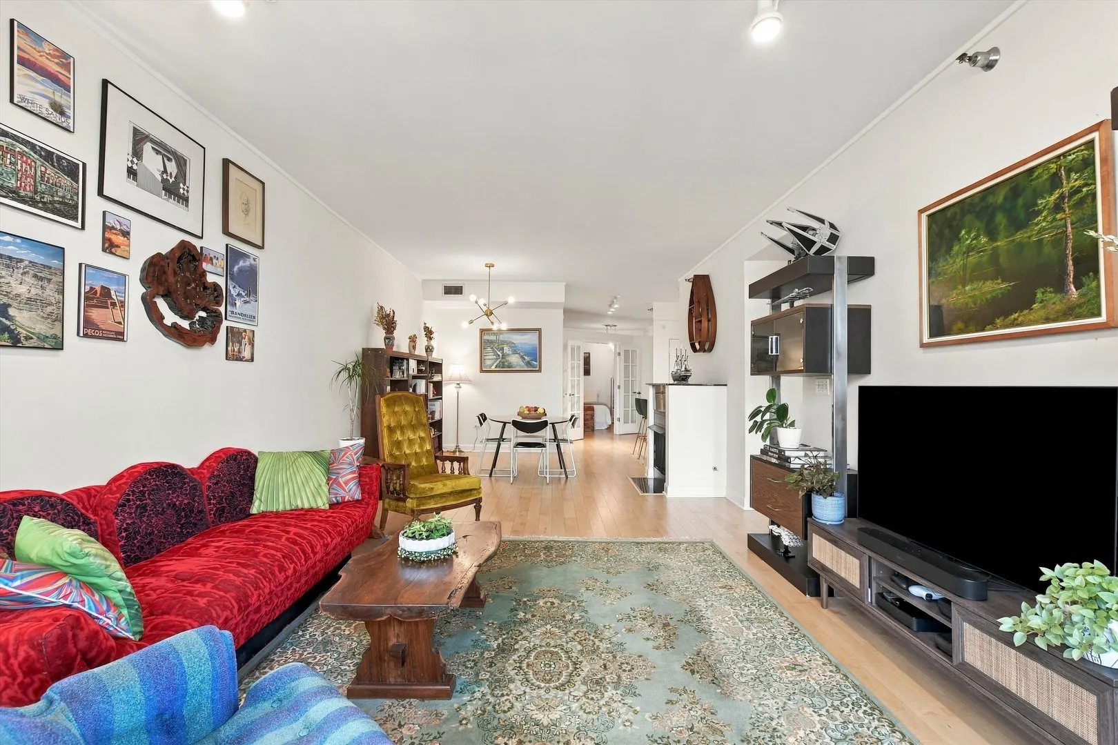 744 N Clark Street IL #301