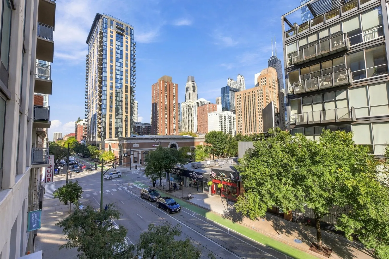 744 N Clark Street IL #301
