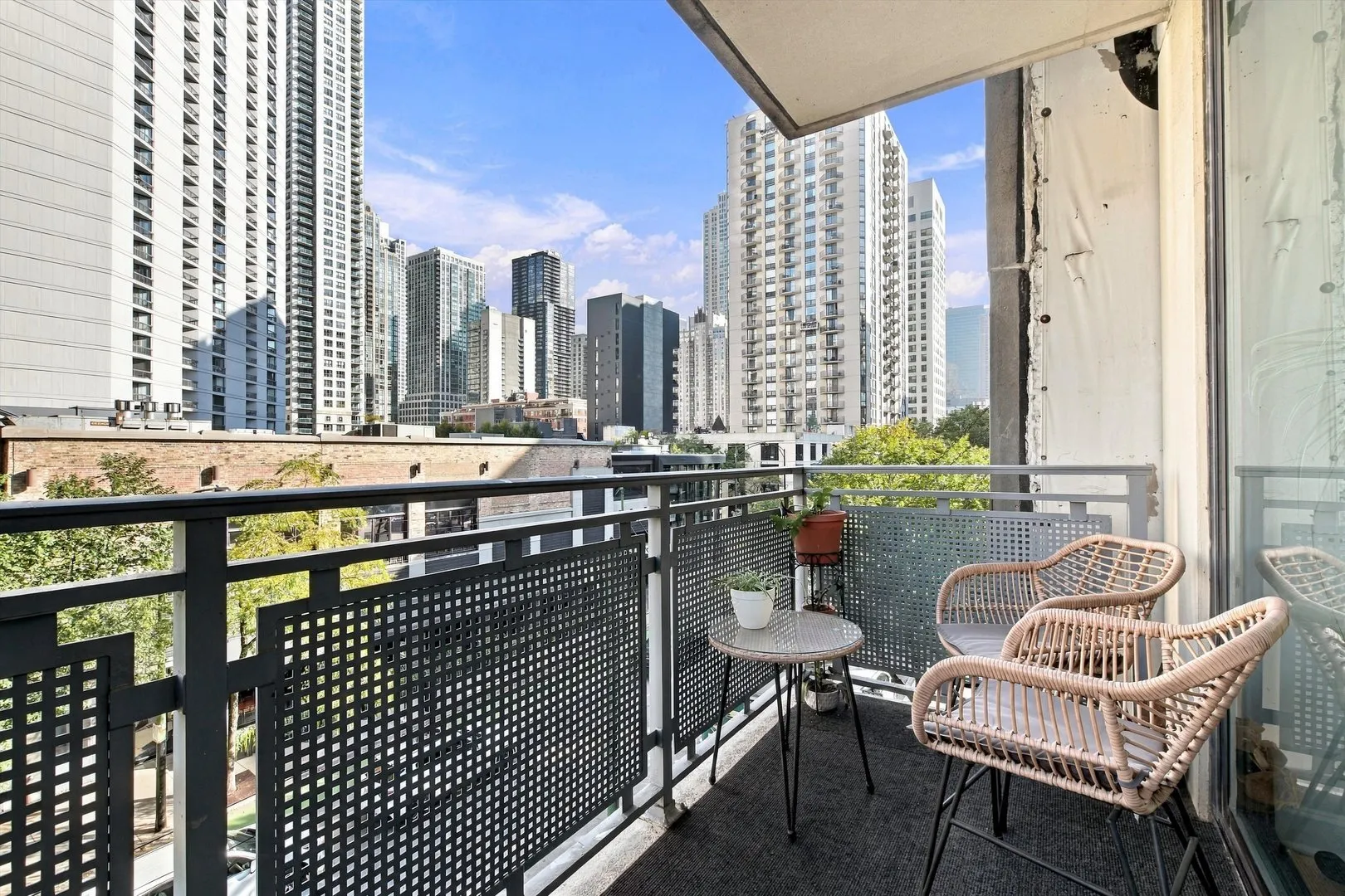 744 N Clark Street IL #301