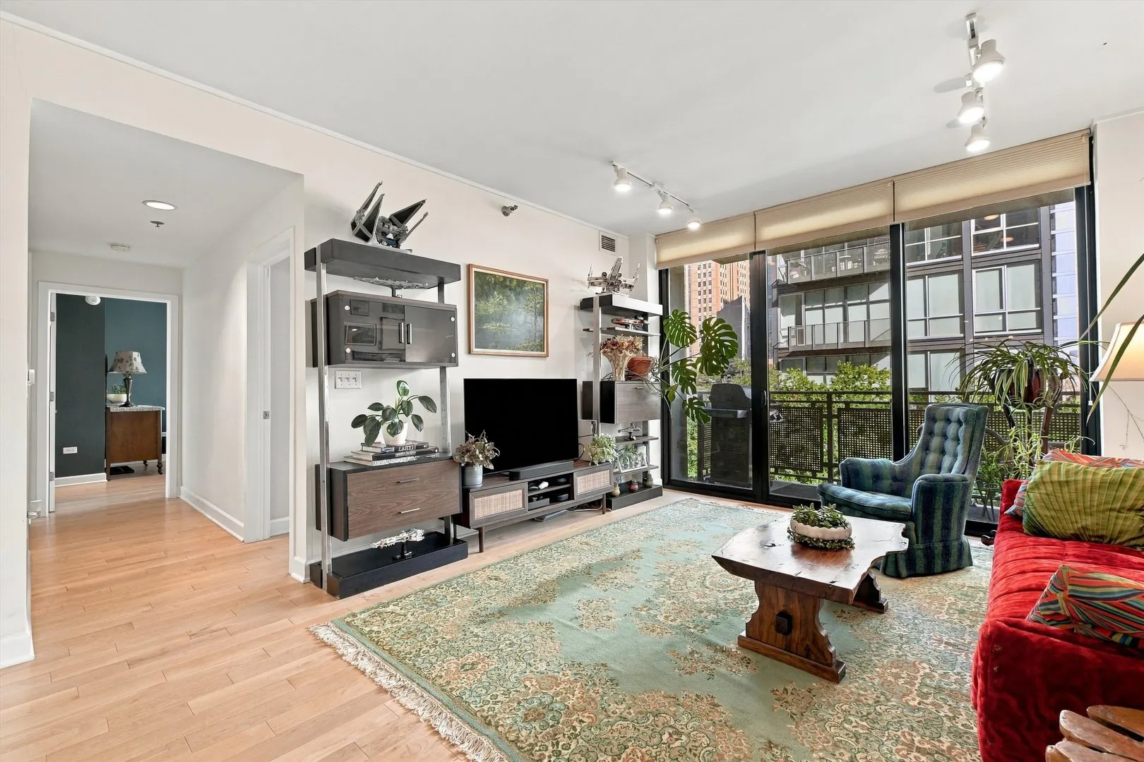 744 N Clark Street IL #301