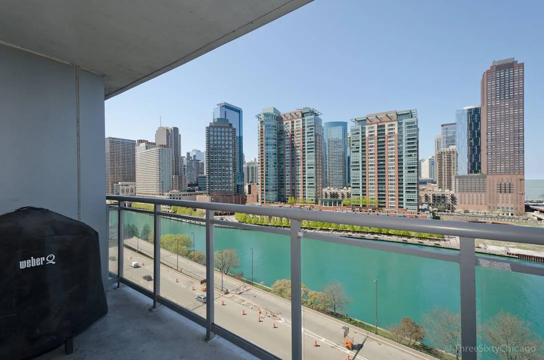 450 E WATERSIDE Drive IL #1001