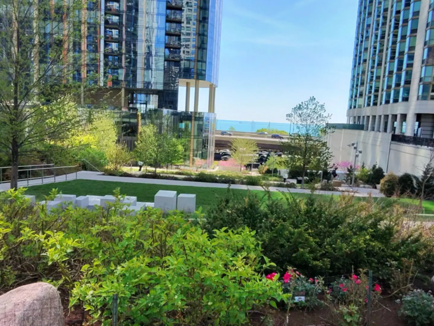 450 E WATERSIDE Drive IL #1001